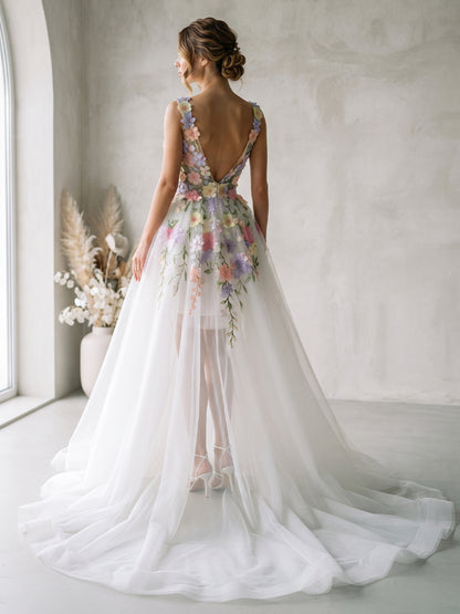 Tulle A-Line V-Neck Bridal Gowns 3D Floral Applique Wedding Dresses with Detachable Train