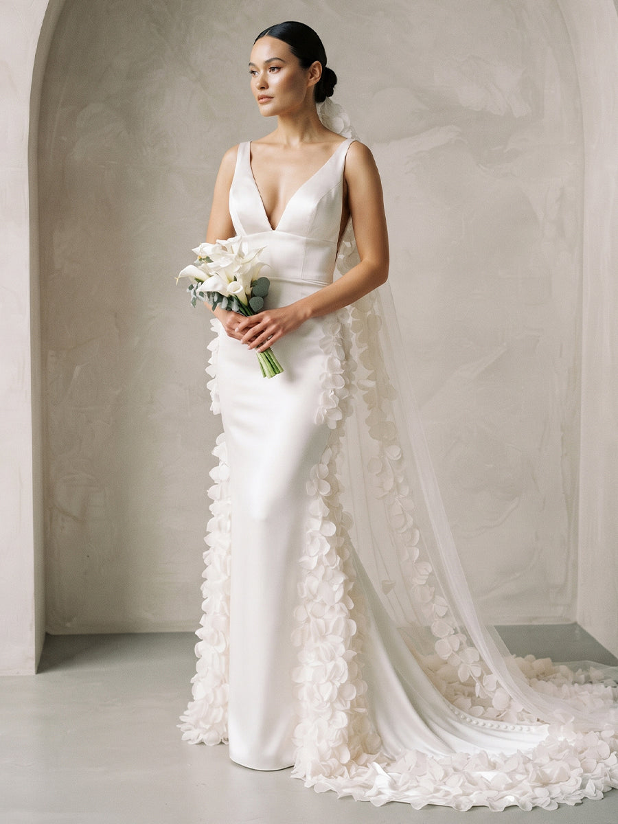 Satin Mermaid V-Neck Bridal Gowns Floor Length 3D Floral Applique Wedding Dresses