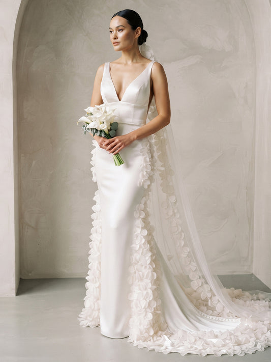 Satin Mermaid V-Neck Bridal Gowns Floor Length 3D Floral Applique Wedding Dresses