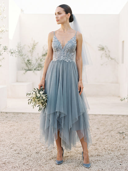 Tulle A-Line Spaghetti Straps Bridal Gowns Tea Length Lace Appliques Wedding Dresses