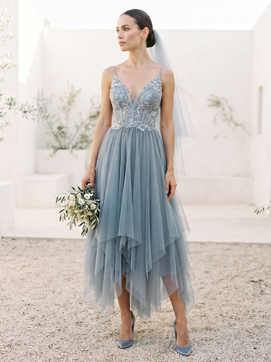 Tulle A-Line Spaghetti Straps Bridal Gowns Tea Length Lace Appliques Wedding Dresses